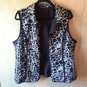 C&B reversible black/white vest. Lg